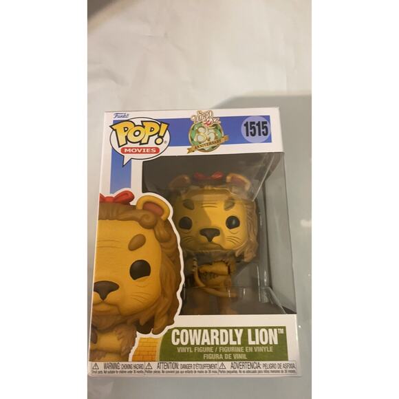 Funko Pop! Movies: The Wizard of Oz - 85th Anniversary, Cowardly Lion with Chase - Picture 4 of 4